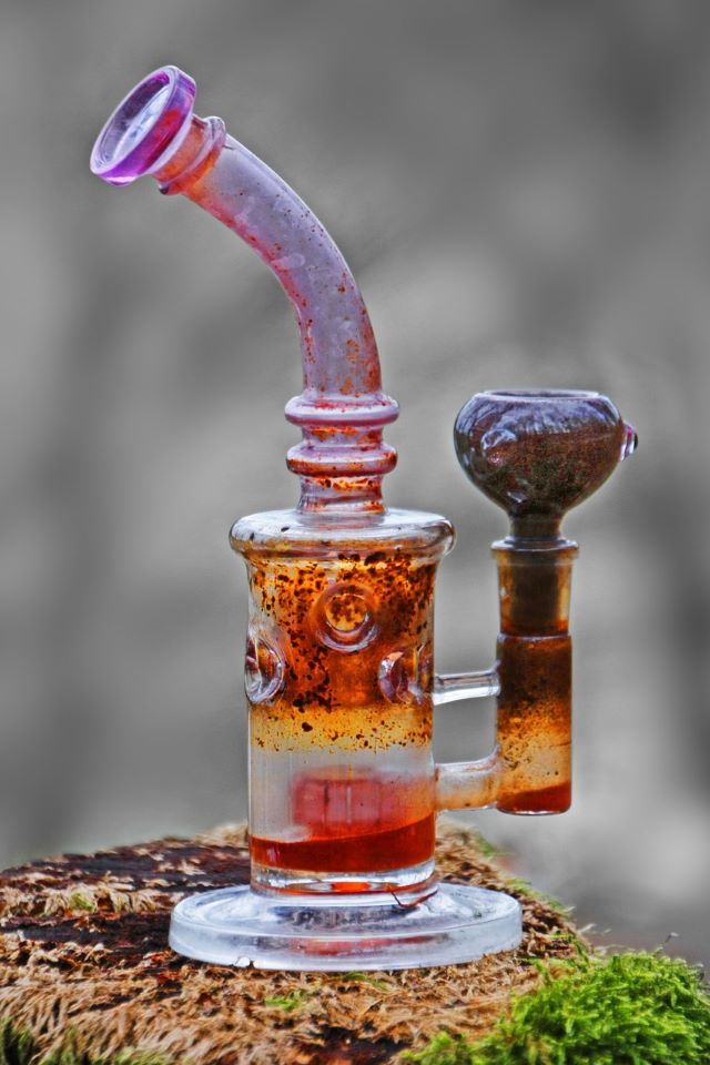 Dirty Bong Water is unhealthy; Proper maintenance of smoking instruments is essential to health