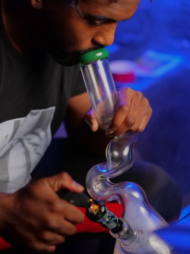 A Clean Bong is a Healthy Bong, but some Bongs are not easy to clean!